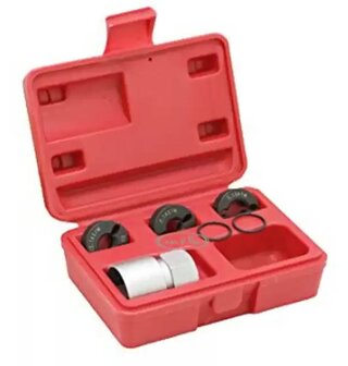 Reverse action wheel stud thread restorer kit