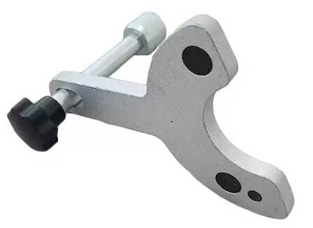 Crankshaft pulley blocking tool Volvo