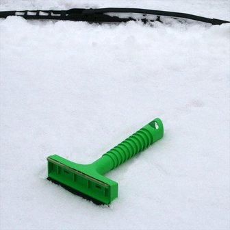 Ice scraper with brass blade