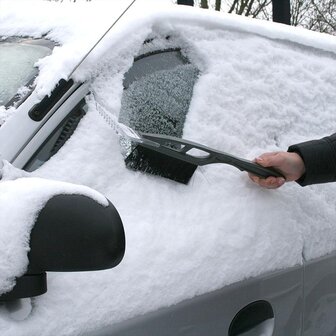 Snow brush 21 inch with ice scraper